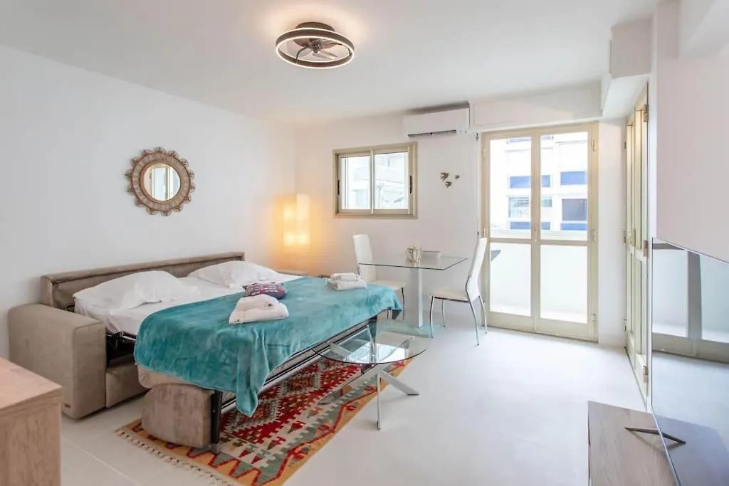 Studio Lumineux Avec Apercu Mer Pointe Croisette Cannes France