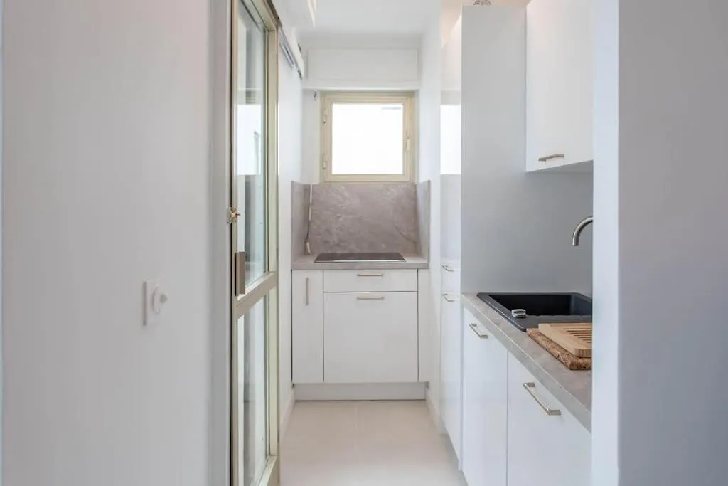 Studio Lumineux Avec Apercu Mer Pointe Croisette Cannes 0*,  France