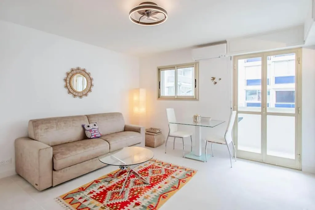 Studio Lumineux Avec Apercu Mer Pointe Croisette Cannes