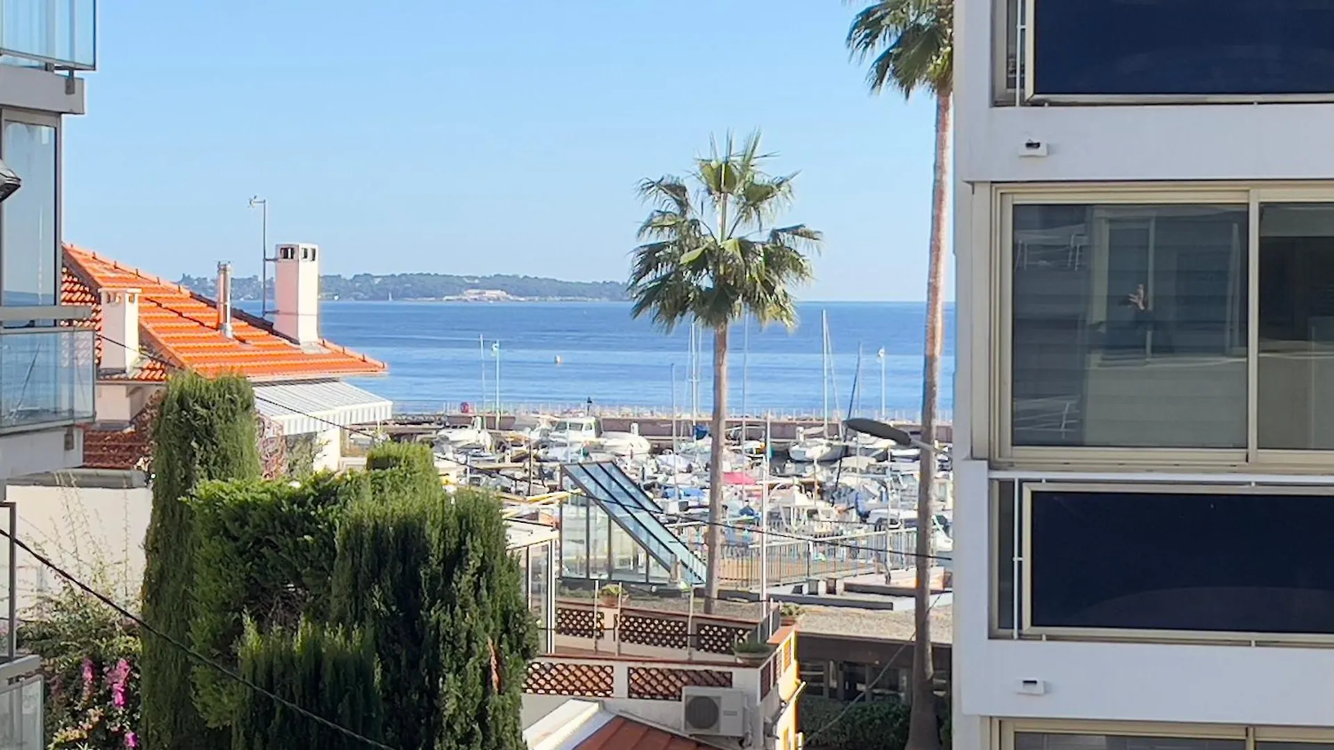 Apartment Studio Lumineux Avec Apercu Mer Pointe Croisette Cannes
