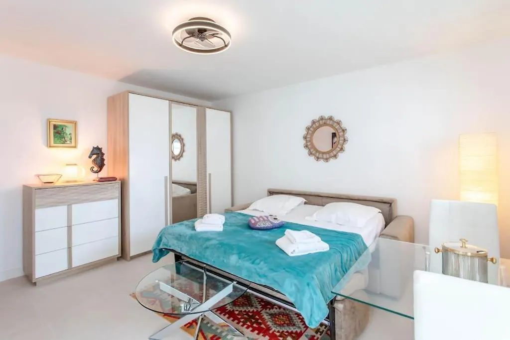 Apartment Studio Lumineux Avec Apercu Mer Pointe Croisette Cannes
